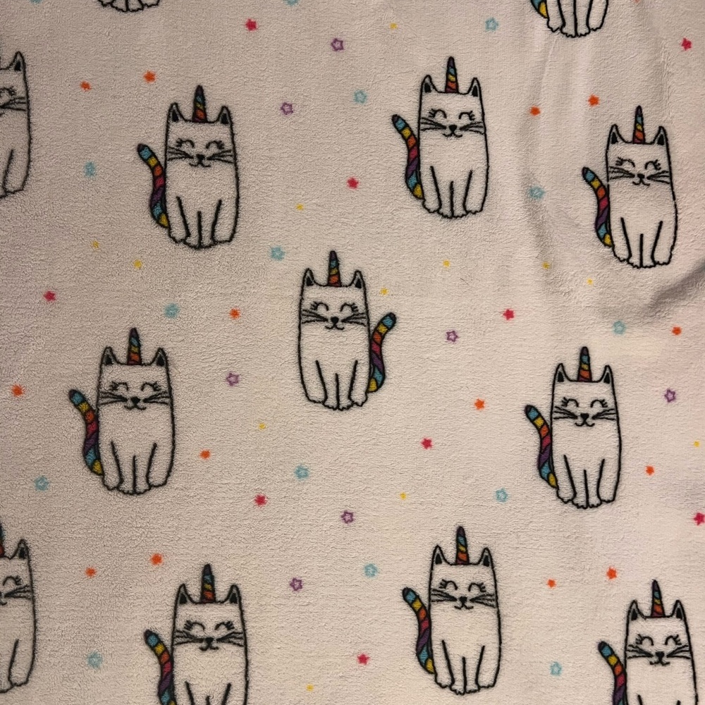 Large Ultra-Cozy White Throw Blanket with Unicorn Cat Design